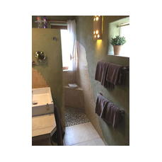 Bad mit Dusche und WC